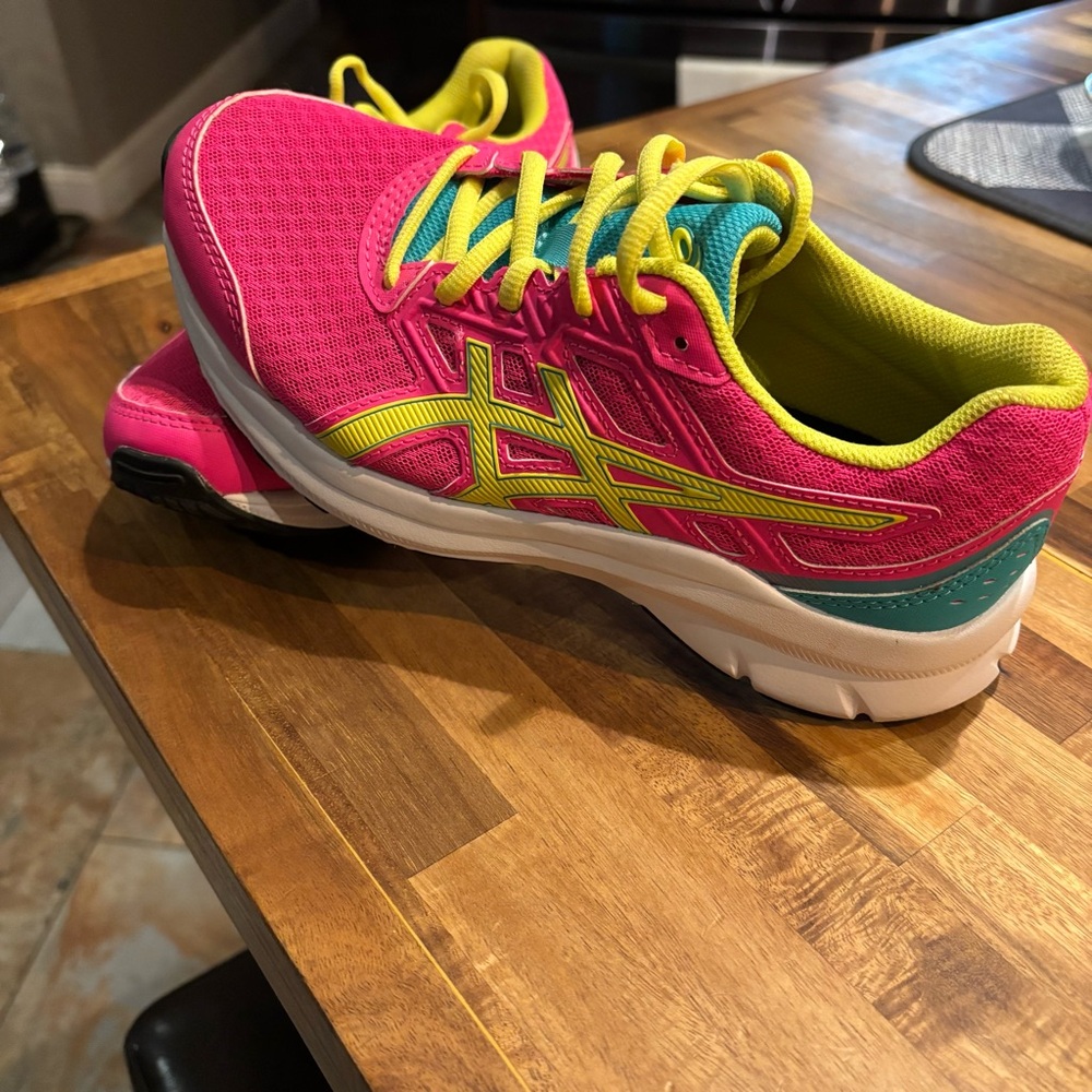 ASICS Girls Jolt 3 Size 4.5 Pink Glo/Sour Yuzu‎ Sneakers Super Cute